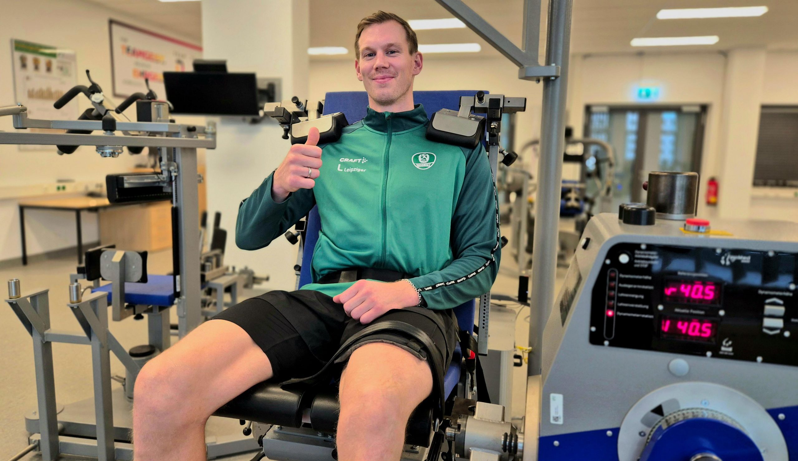 Adam Lönn Lönn beim erfolgreichen Medizincheck im Institut für Angewandte Trainingswissenschaft (IAT).